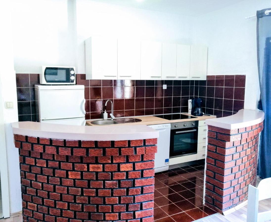 Family Apartments K&M Паг Екстер'єр фото