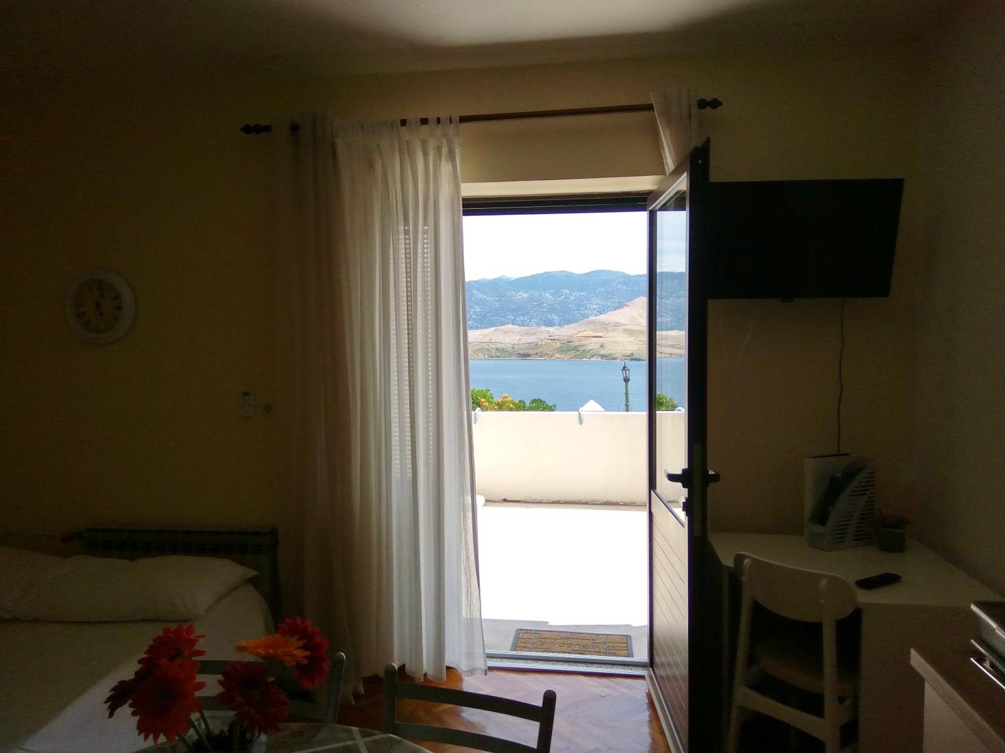 Family Apartments K&M Паг Екстер'єр фото