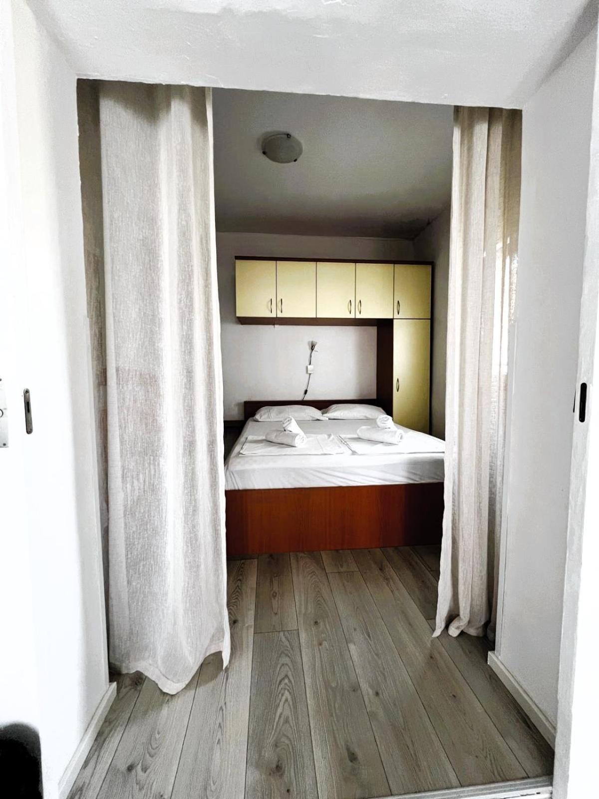 Family Apartments K&M Паг Екстер'єр фото