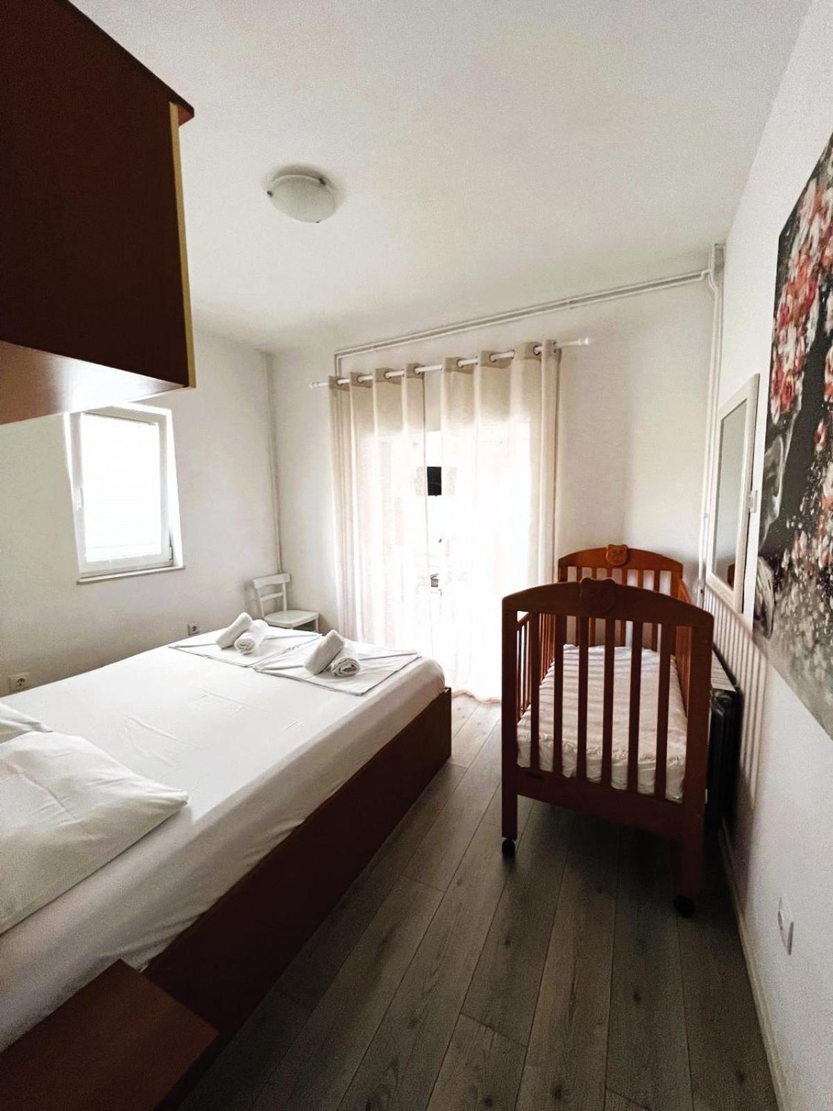 Family Apartments K&M Паг Екстер'єр фото