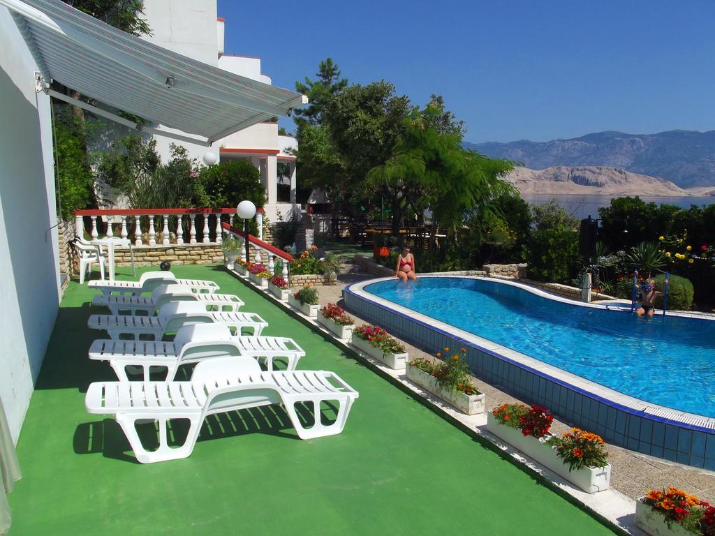 Family Apartments K&M Паг Екстер'єр фото
