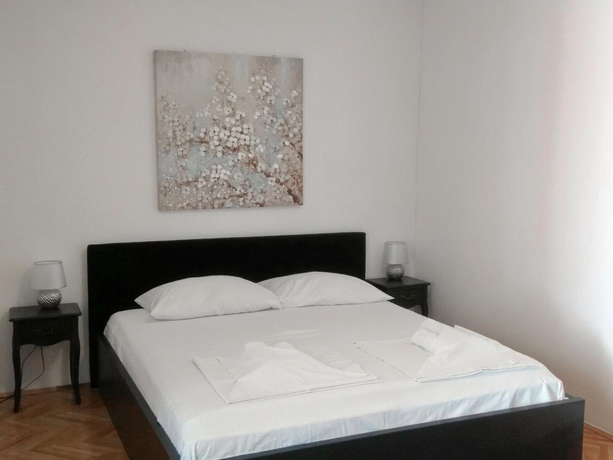 Family Apartments K&M Паг Екстер'єр фото
