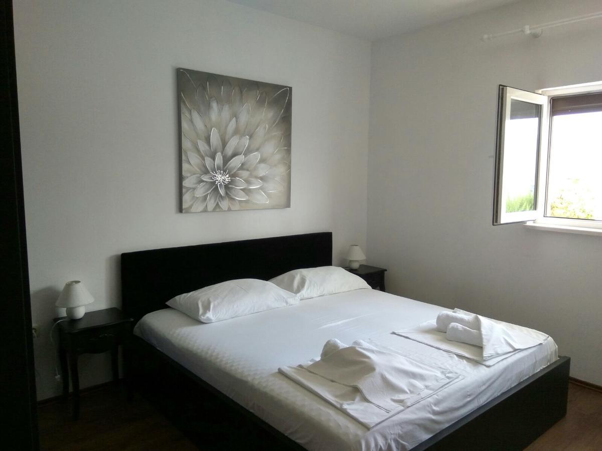 Family Apartments K&M Паг Екстер'єр фото